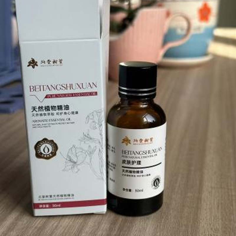 Prírodný adstringentný a vyrovnávajúci esenciálny olej